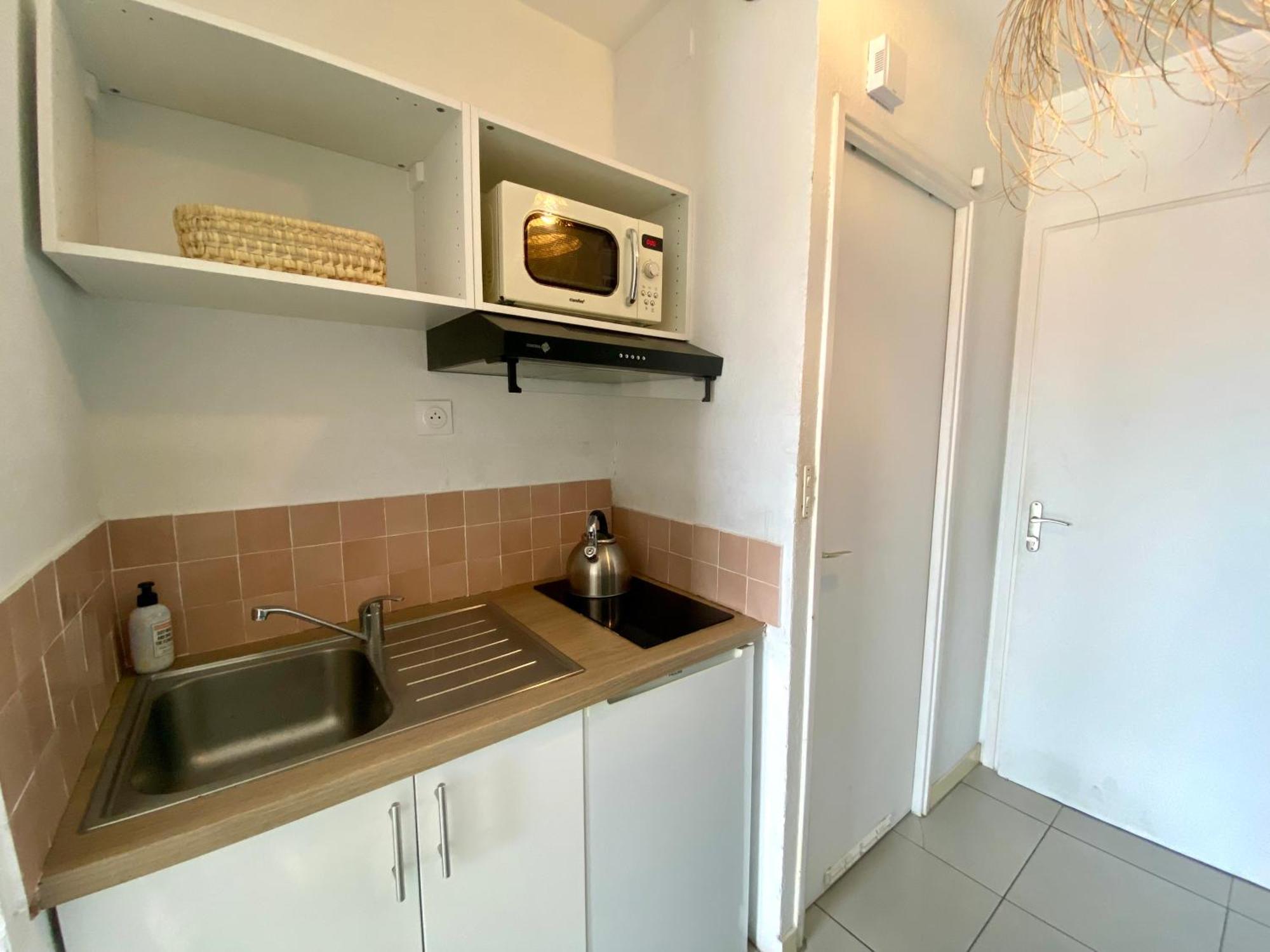 Studio Calme Avec Parking Et Ascenseur -304- 卡内 外观 照片