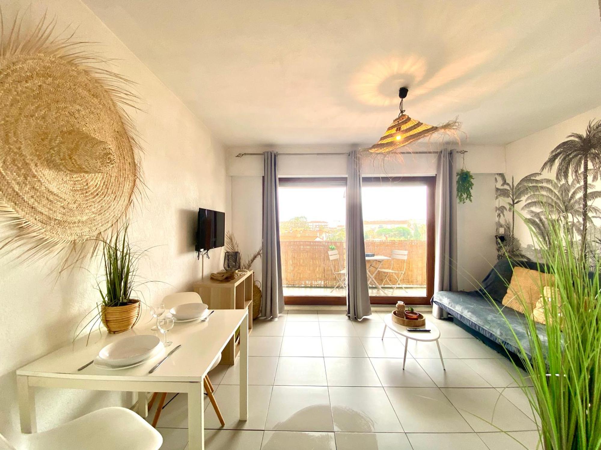 Studio Calme Avec Parking Et Ascenseur -304- 卡内 外观 照片