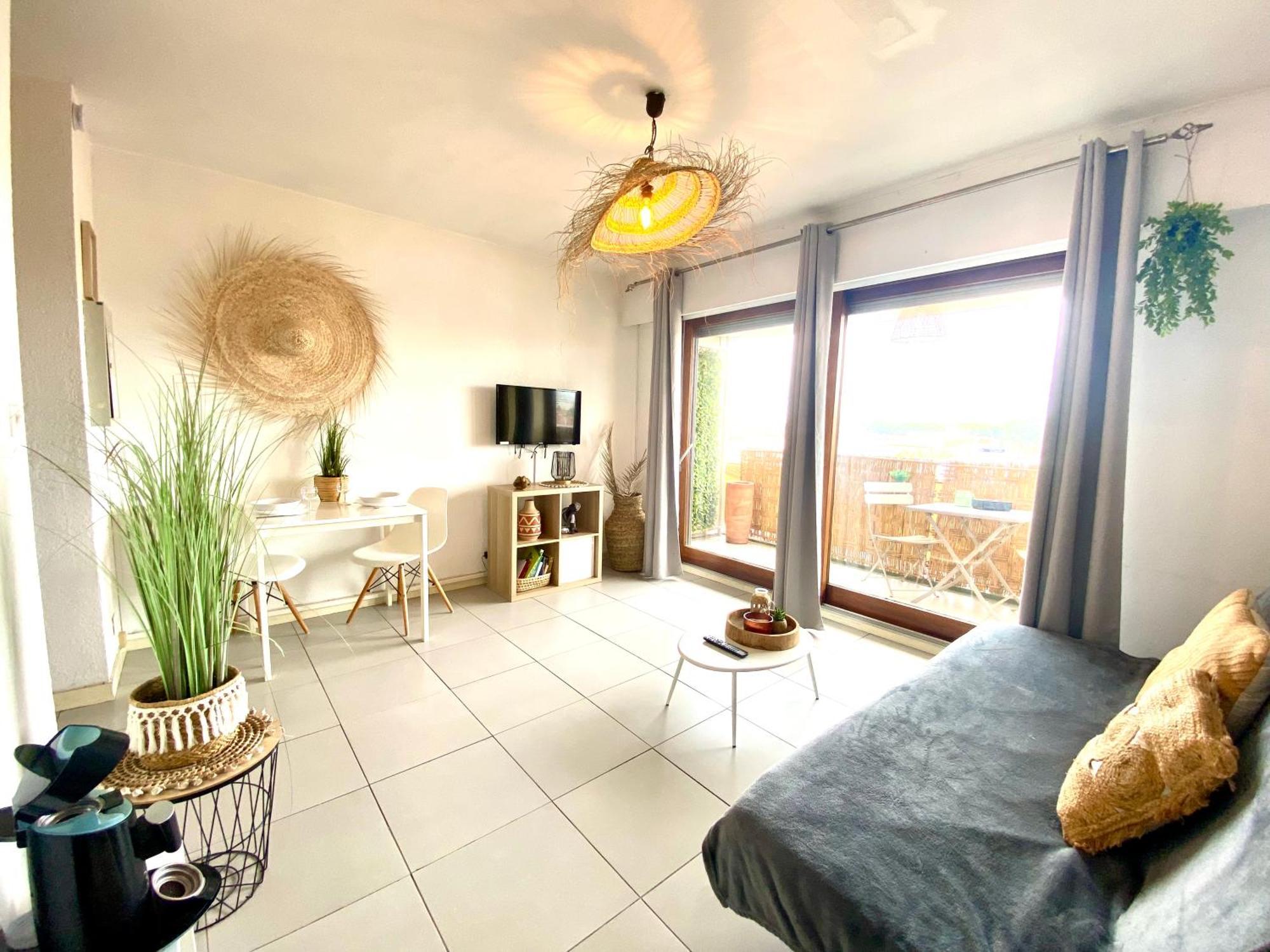 Studio Calme Avec Parking Et Ascenseur -304- 卡内 外观 照片