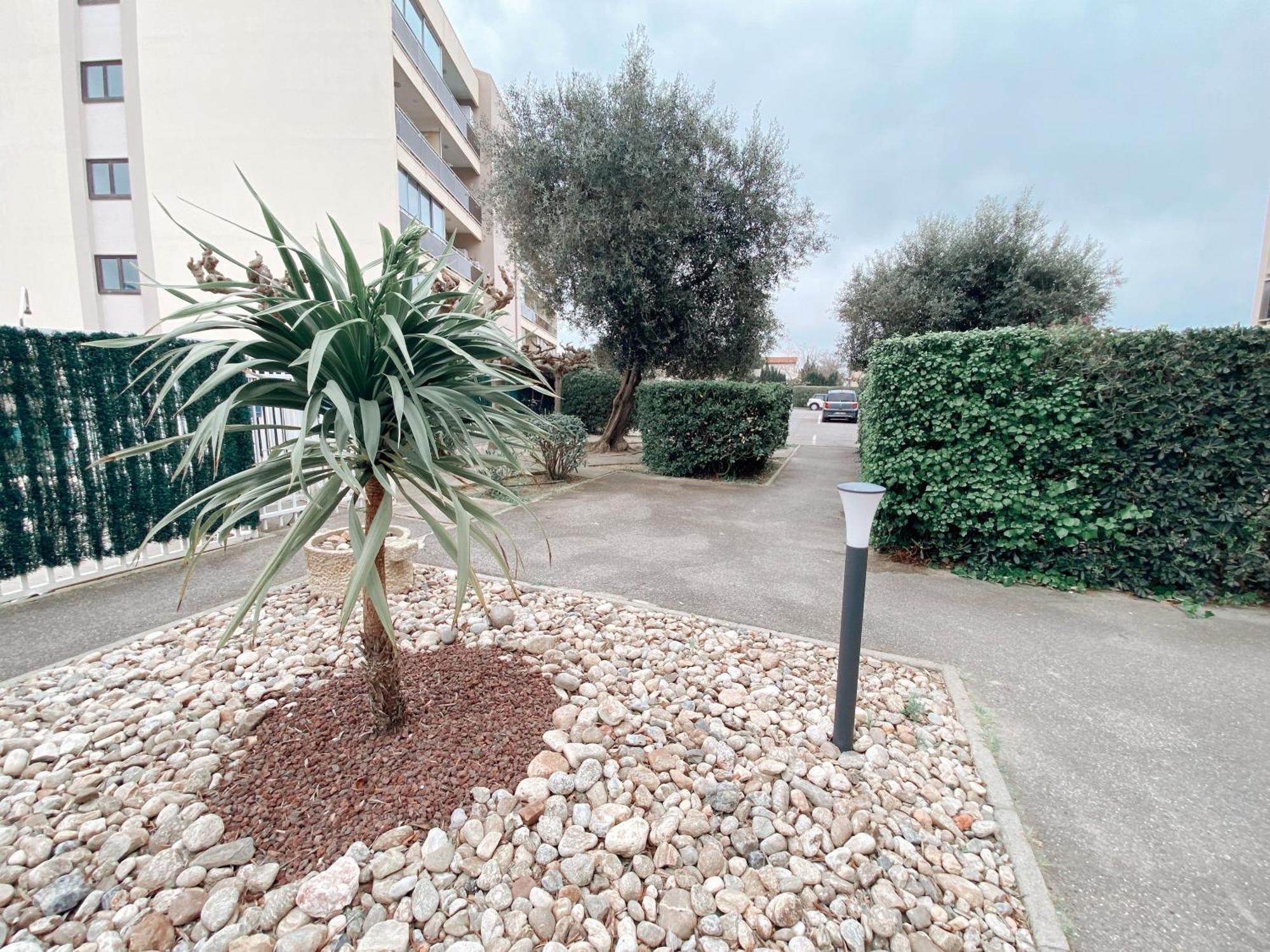 Studio Calme Avec Parking Et Ascenseur -304- 卡内 外观 照片